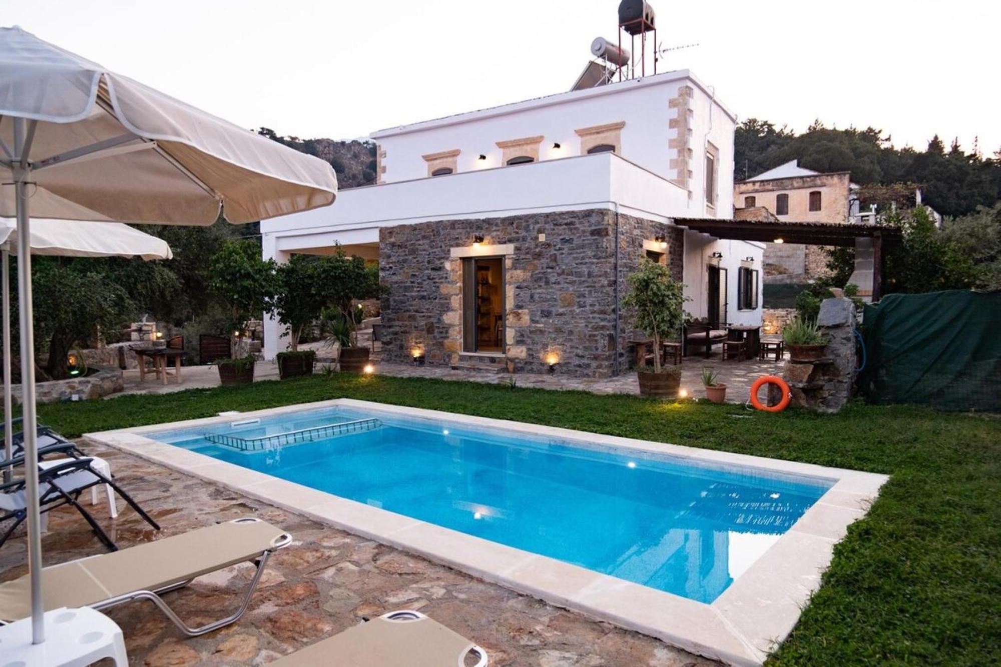 Traditional Villa In Fres Exterior photo